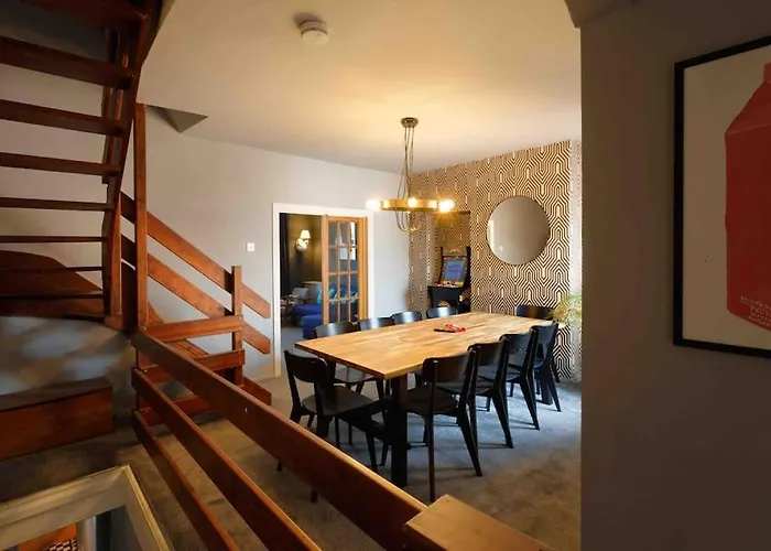 Chester/Handbridge Sleeps 9 + Netflix