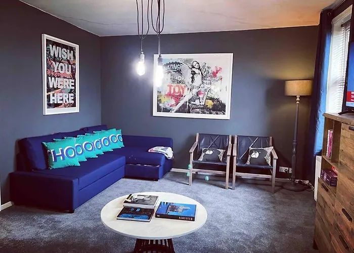 Chester/Handbridge Sleeps 9 + Netflix