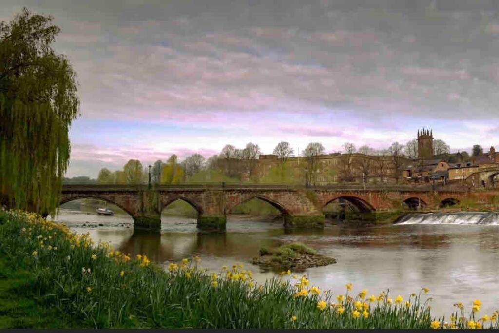Chester/handbridge Sleeps 9 + Netflix Hough Green