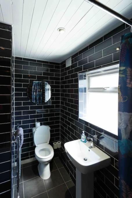 Chester/handbridge Sleeps 9 + Netflix Hough Green